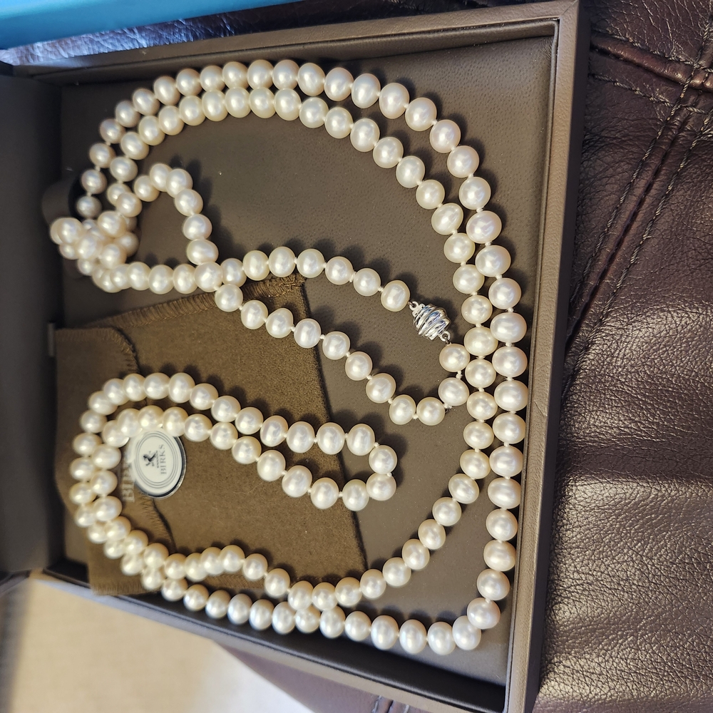 White Pearl Necklace with Lustrous Cultured Pearls from birks jewlers.